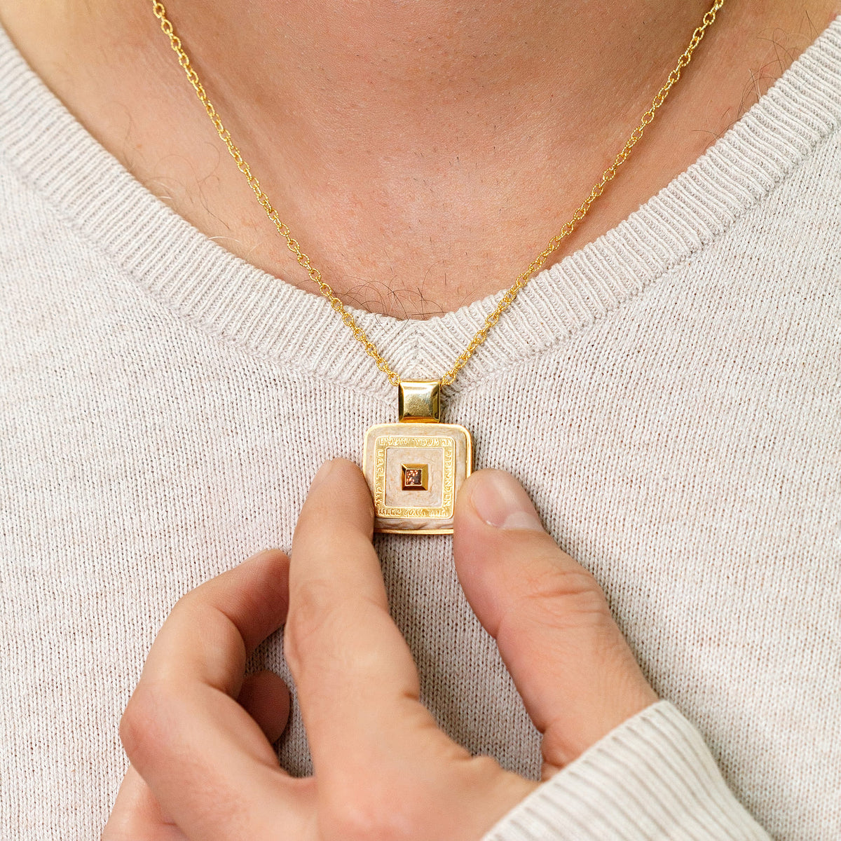 Royal Faith Pendant, Gold and Diamond