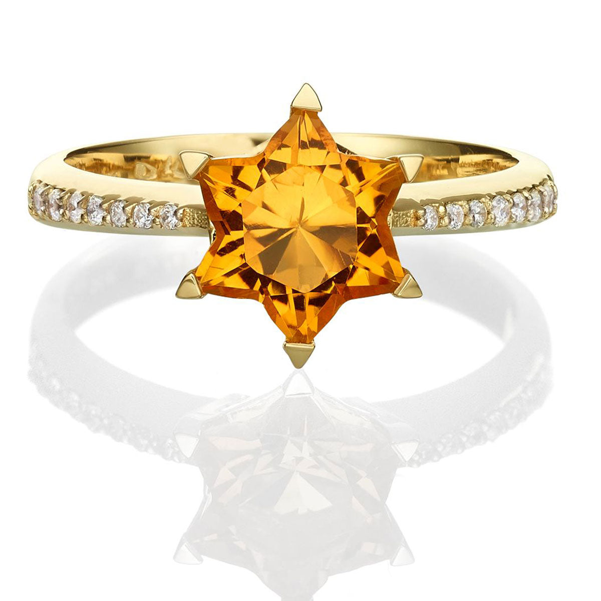 Yellow gold ring studded with citrine in the shape of the Star of David and diamonds